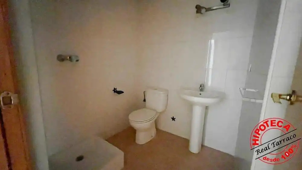 Bathroom of Flat for sale in Valls  with Heating and Storage room