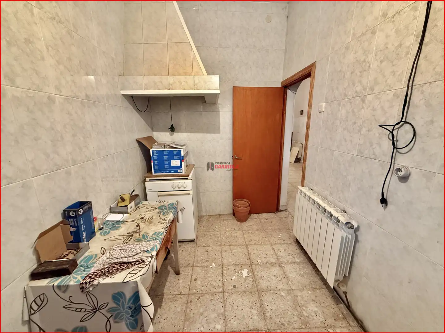 Küche von Einfamilien-Reihenhaus zum Verkauf in Gerindote mit Möbliert