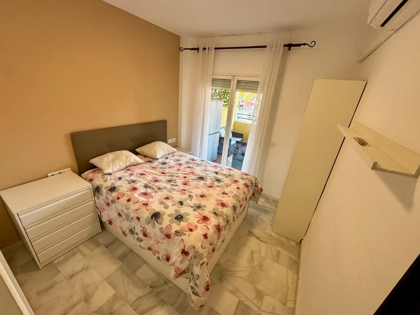 Habitación de Piso en venta en Estepona con Aire acondicionado, Calefacción y Terraza