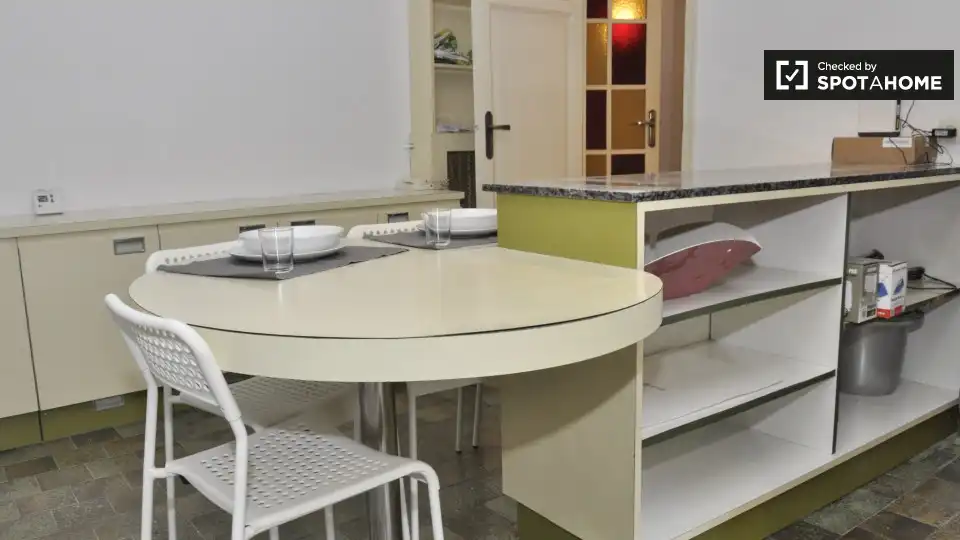 Cuina de Pis de lloguer en Barcelona amb Aire condicionat, Calefacció i Moblat
