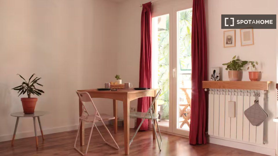 Menjador de Pis de lloguer en  Madrid Capital amb Aire condicionat, Calefacció i Moblat