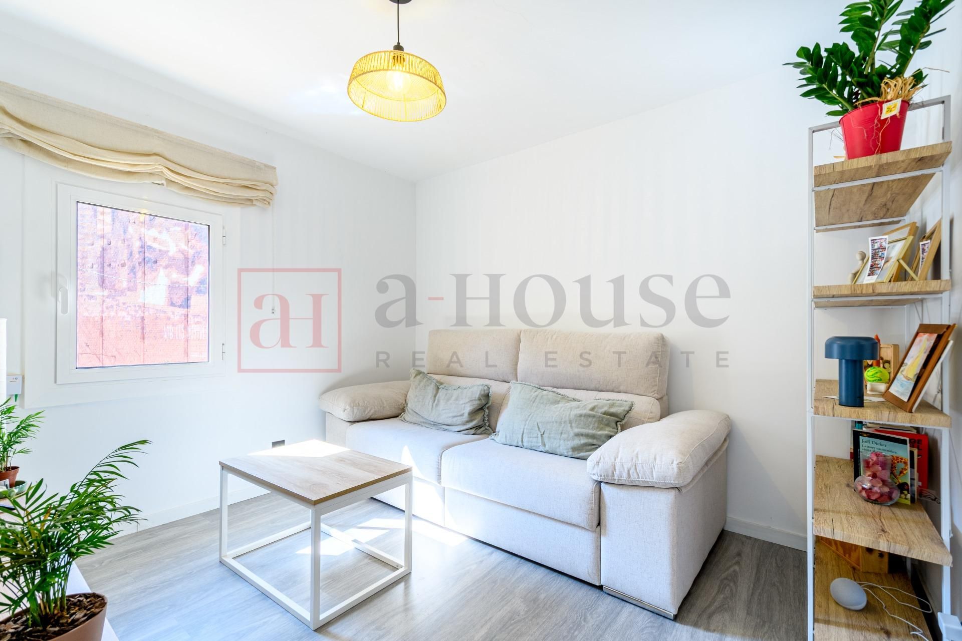 Living room of Flat for sale in  Barcelona Capital