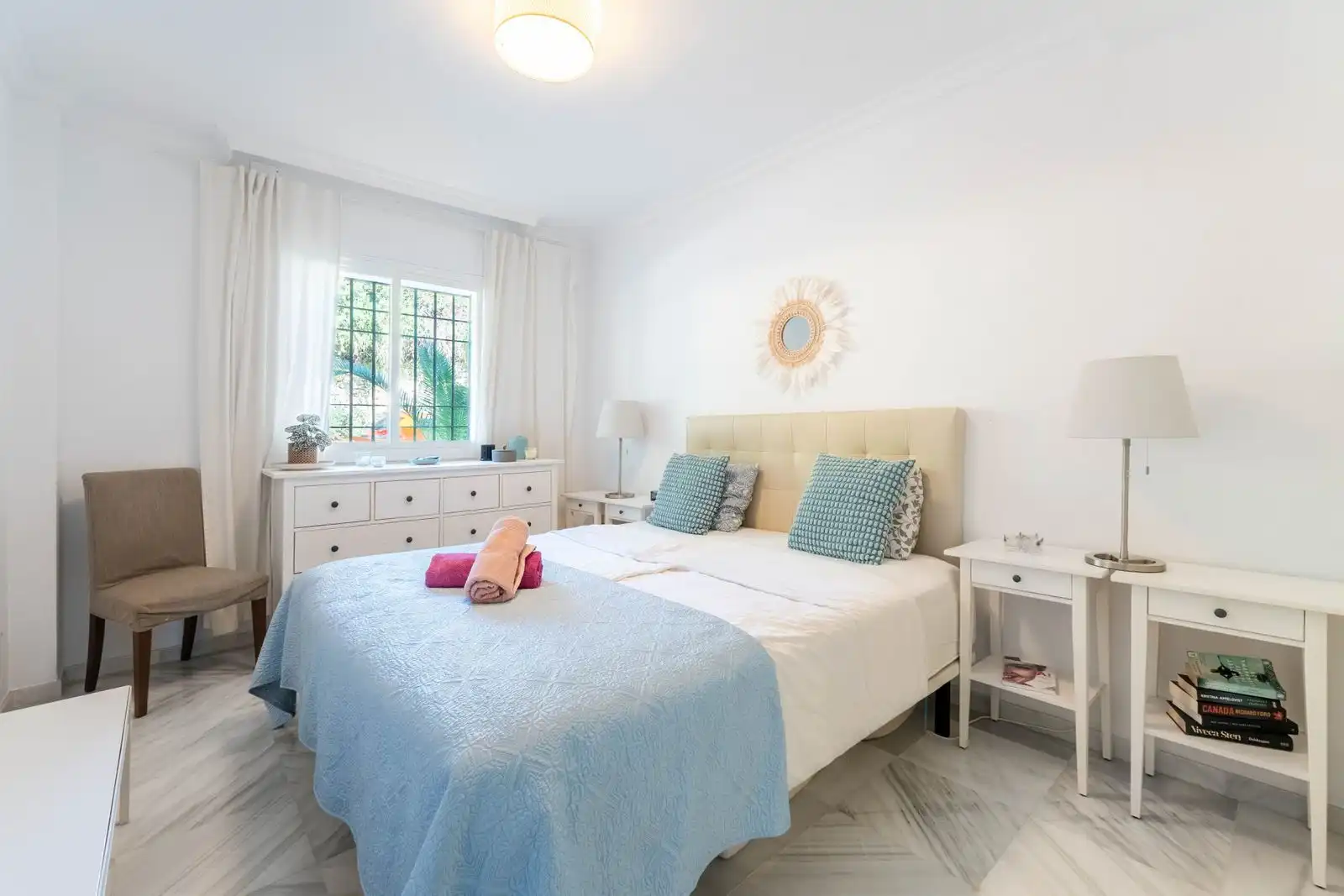 Dormitori de Apartament en venda en Marbella amb Jardí privat, Terrassa i Moblat