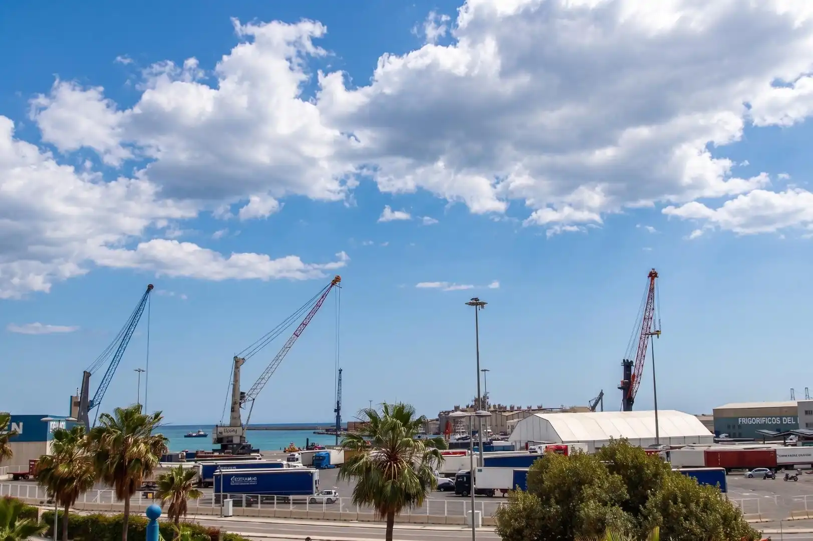 Außenansicht von Gebäude zum Verkauf in Almería