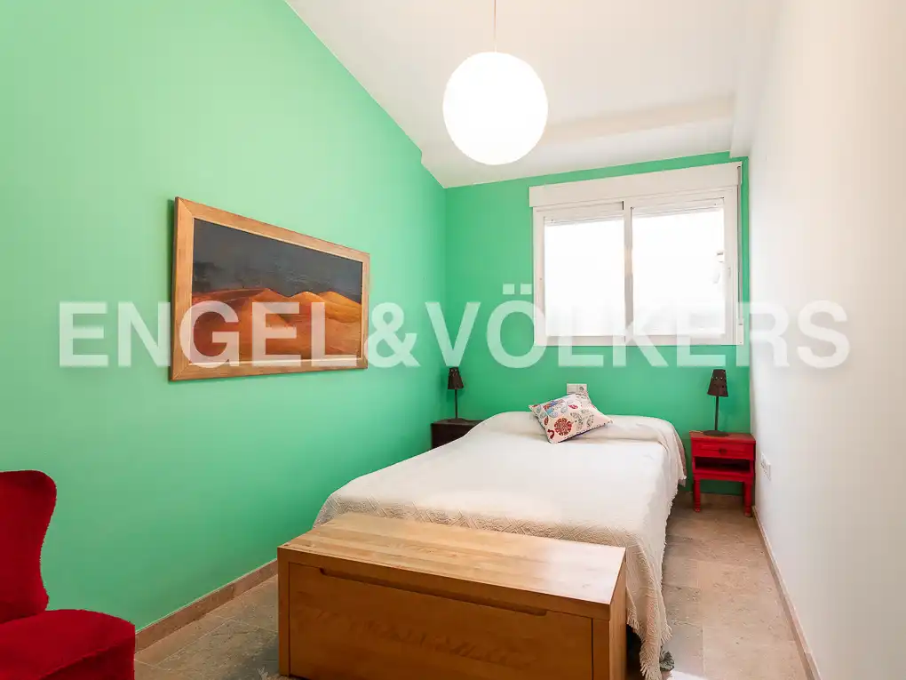 Schlafzimmer von Dachboden zur Miete in Valencia mit Heizung, Terrasse und Möbliert
