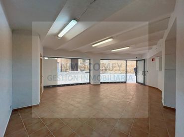 Locale commerciale in vendita a Calle Mesures 1