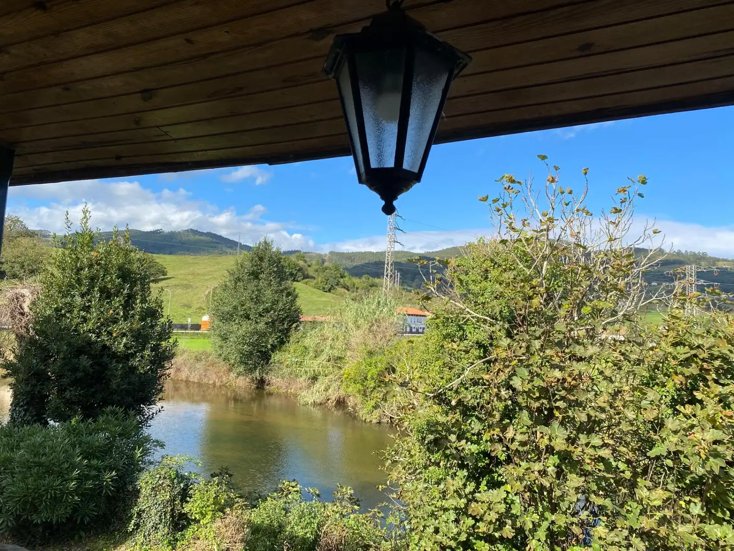 Vista exterior de Casa adosada en venta en Villaviciosa con Trastero y Balcón