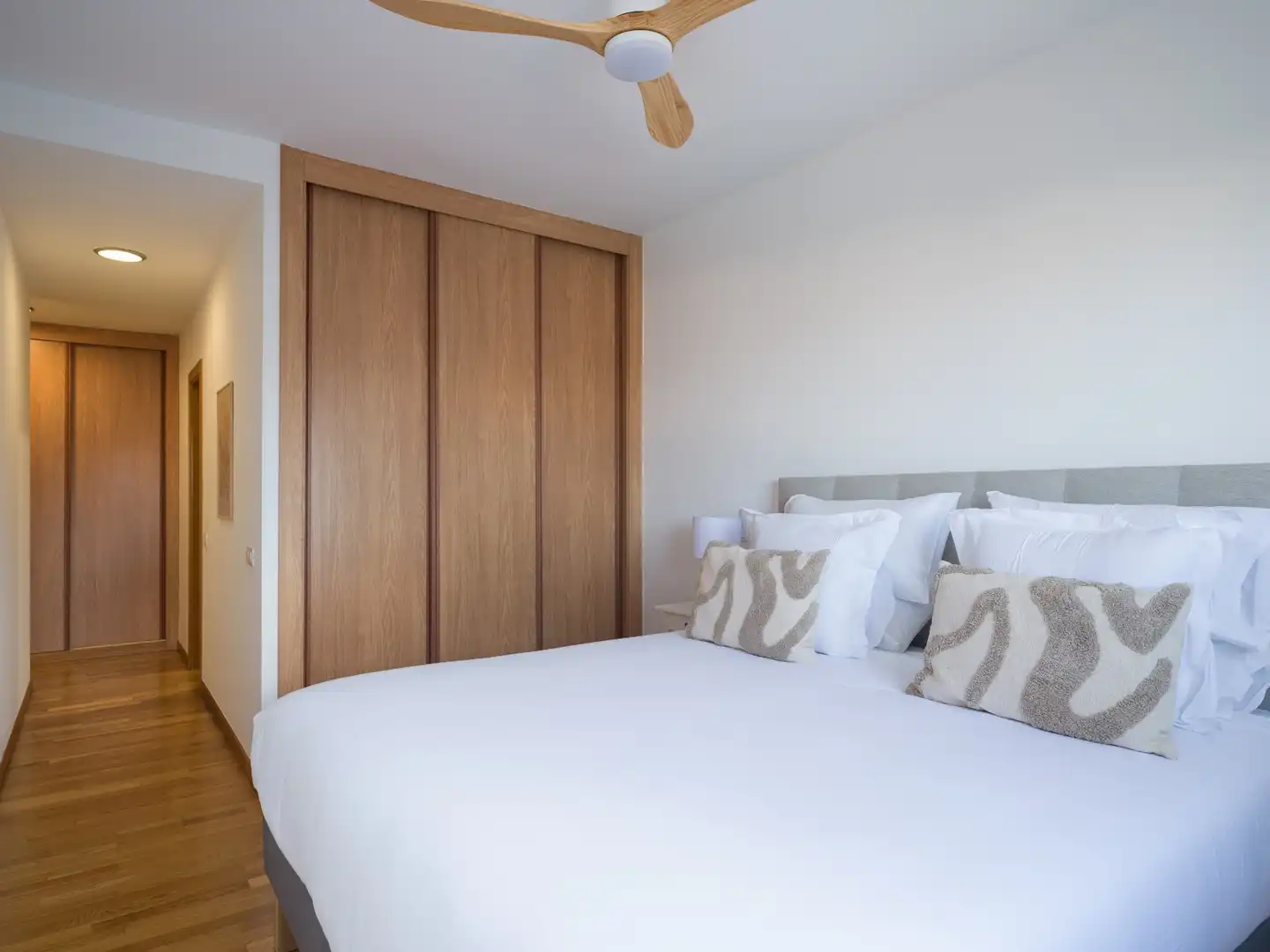 Bedroom of Flat for rent in Las Palmas de Gran Canaria  with Parquet flooring, Swimming Pool and Furnished