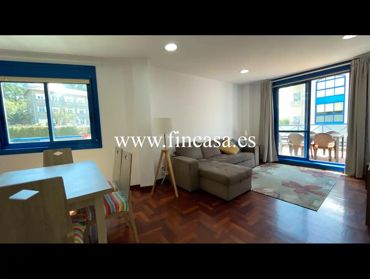 Sala de estar de Piso en venta en Nigrán con Calefacción, Jardín privado y Parquet