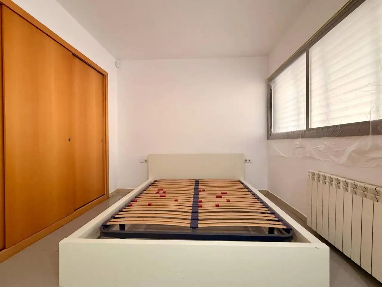 Schlafzimmer von Wohnung zum Verkauf in Girona mit Heizung, Terrasse und Gemeinschaftspool
