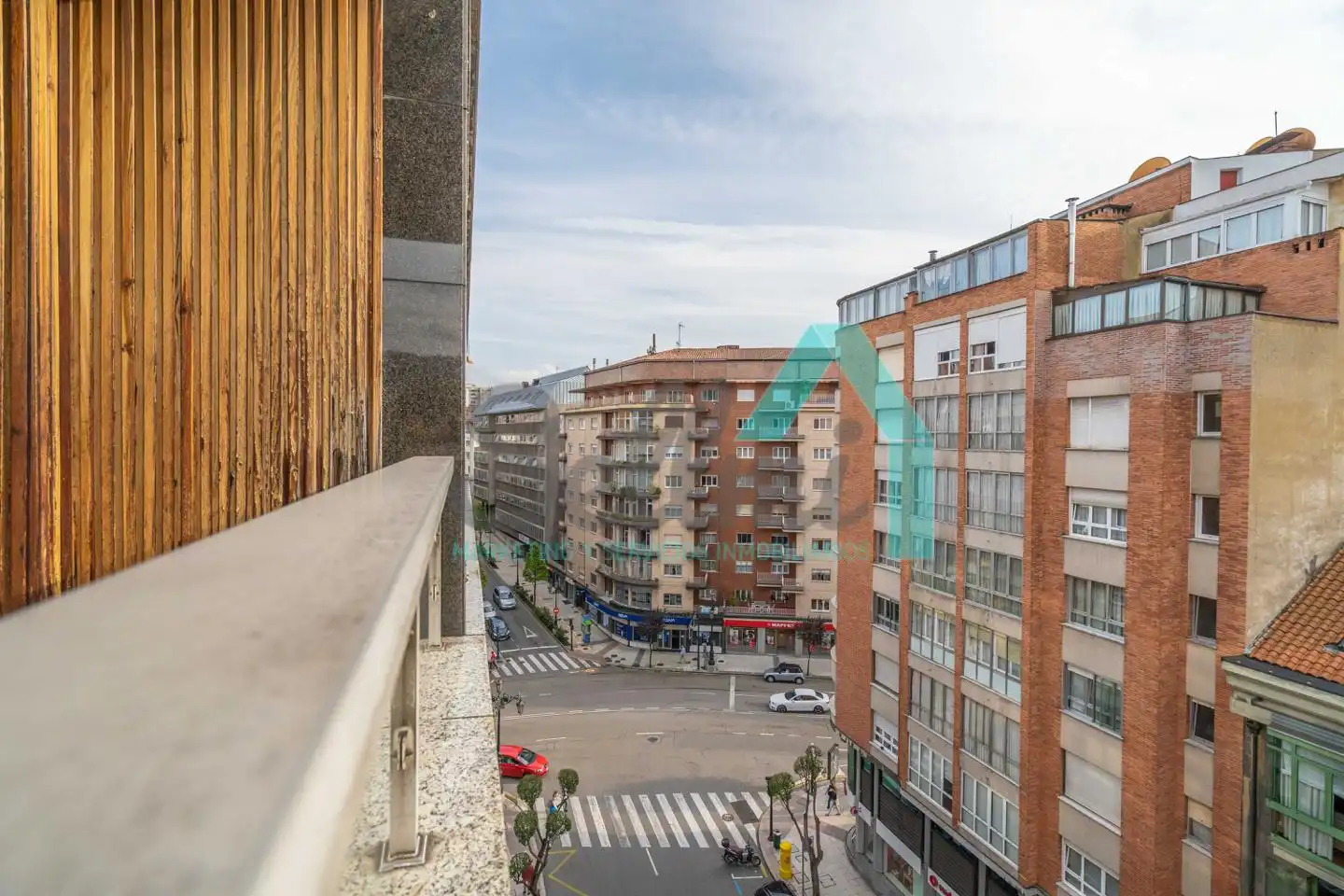 Vista exterior de Pis en venda en Oviedo  amb Calefacció, Parquet i Terrassa
