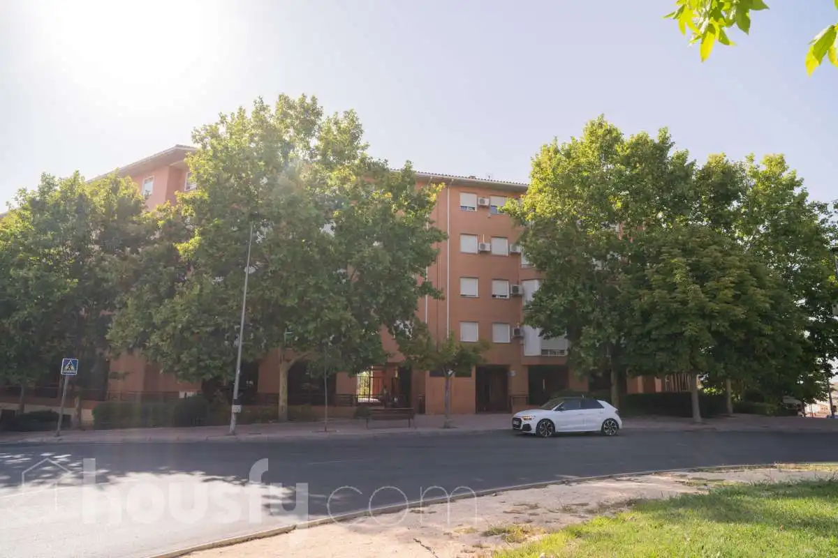Exterior view of Flat for sale in Arganda del Rey  with Private garden, Terrace and Balcony