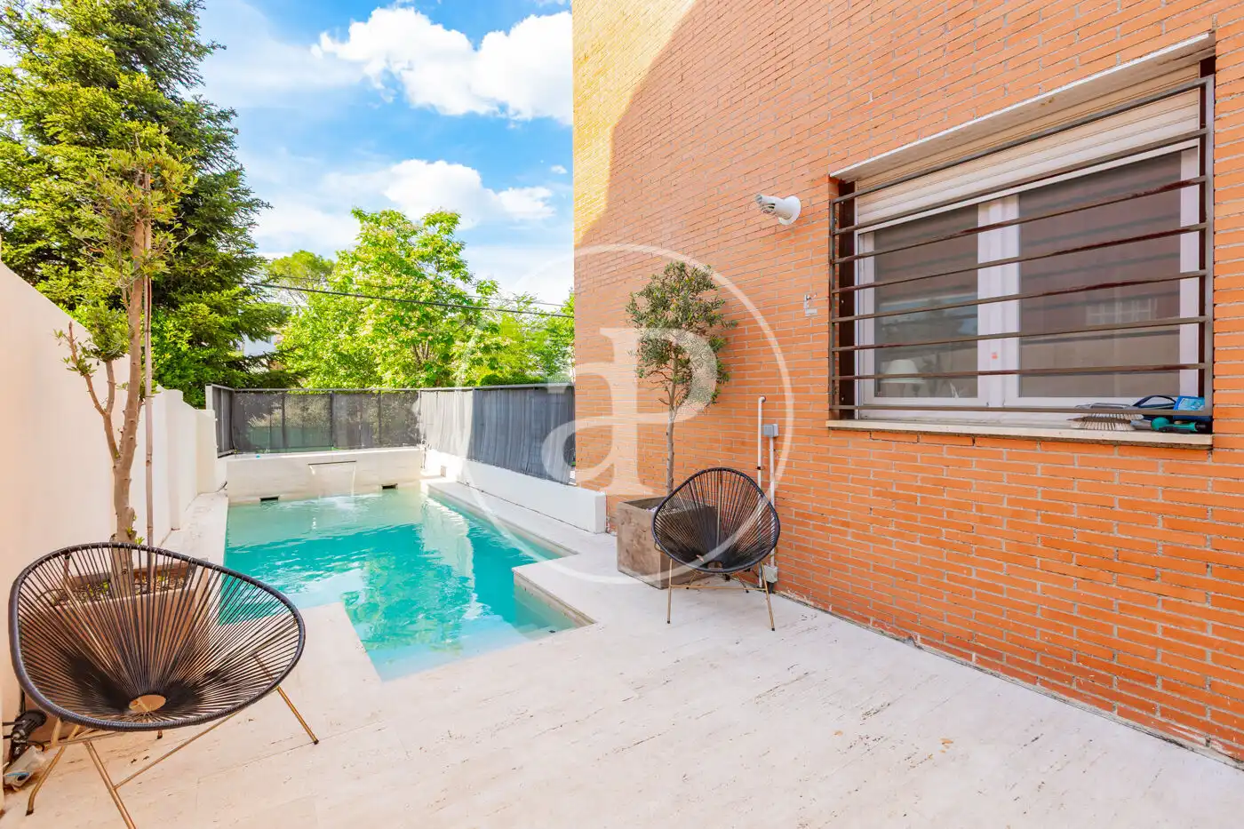 Piscina de Casa adosada en venta en Madrid con Aire acondicionado, Calefacción y Jardín privado
