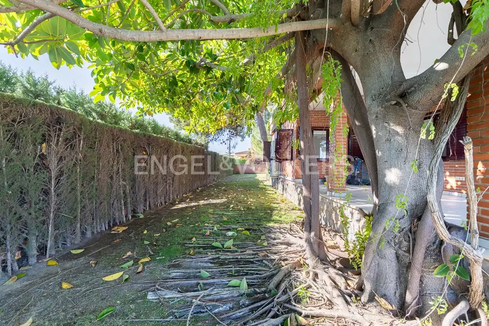 Houses for sale in La Pobla de Vallbona  with Air Conditioner, Heating and Private garden