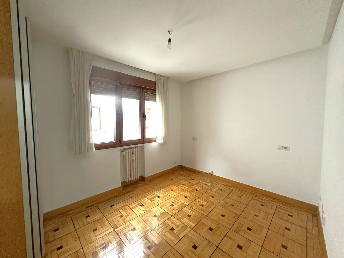 Schlafzimmer von Wohnung zur Miete in Oviedo  mit Heizung
