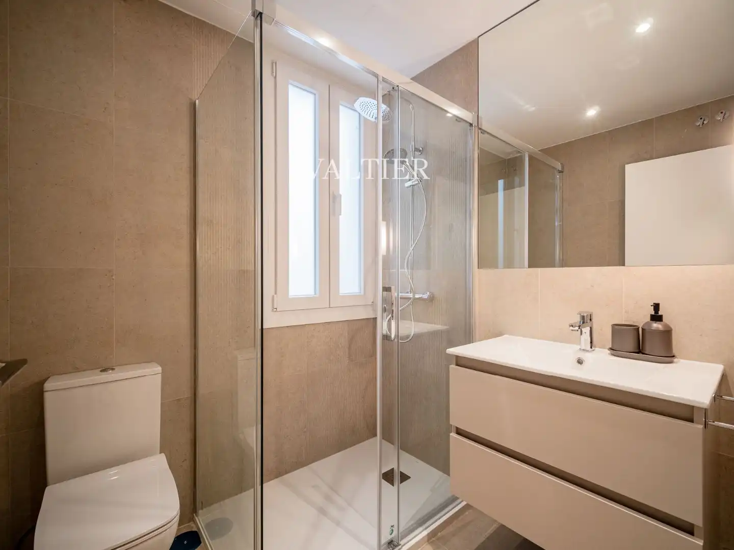 Badezimmer von Wohnung zur Miete in Madrid mit Klimaanlage, Heizung und Möbliert