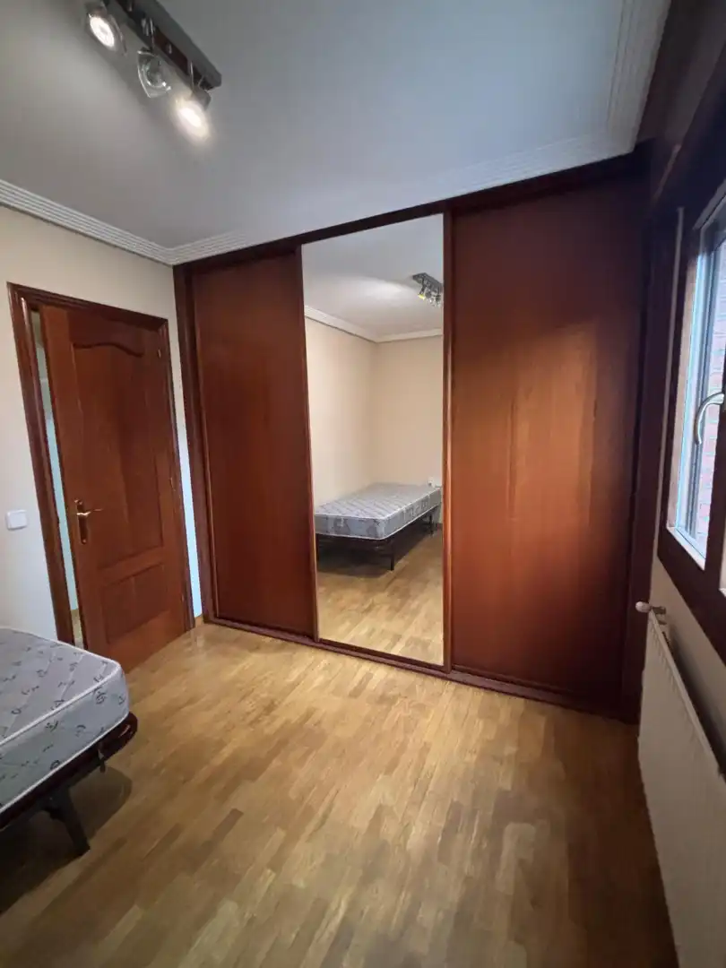 Piso de alquiler en Calle Proaza, 1, Las Campas