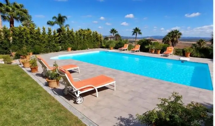 Piscina de Casa o xalet en venda en Benalup-Casas Viejas amb Aire condicionat, Calefacció i Jardí privat