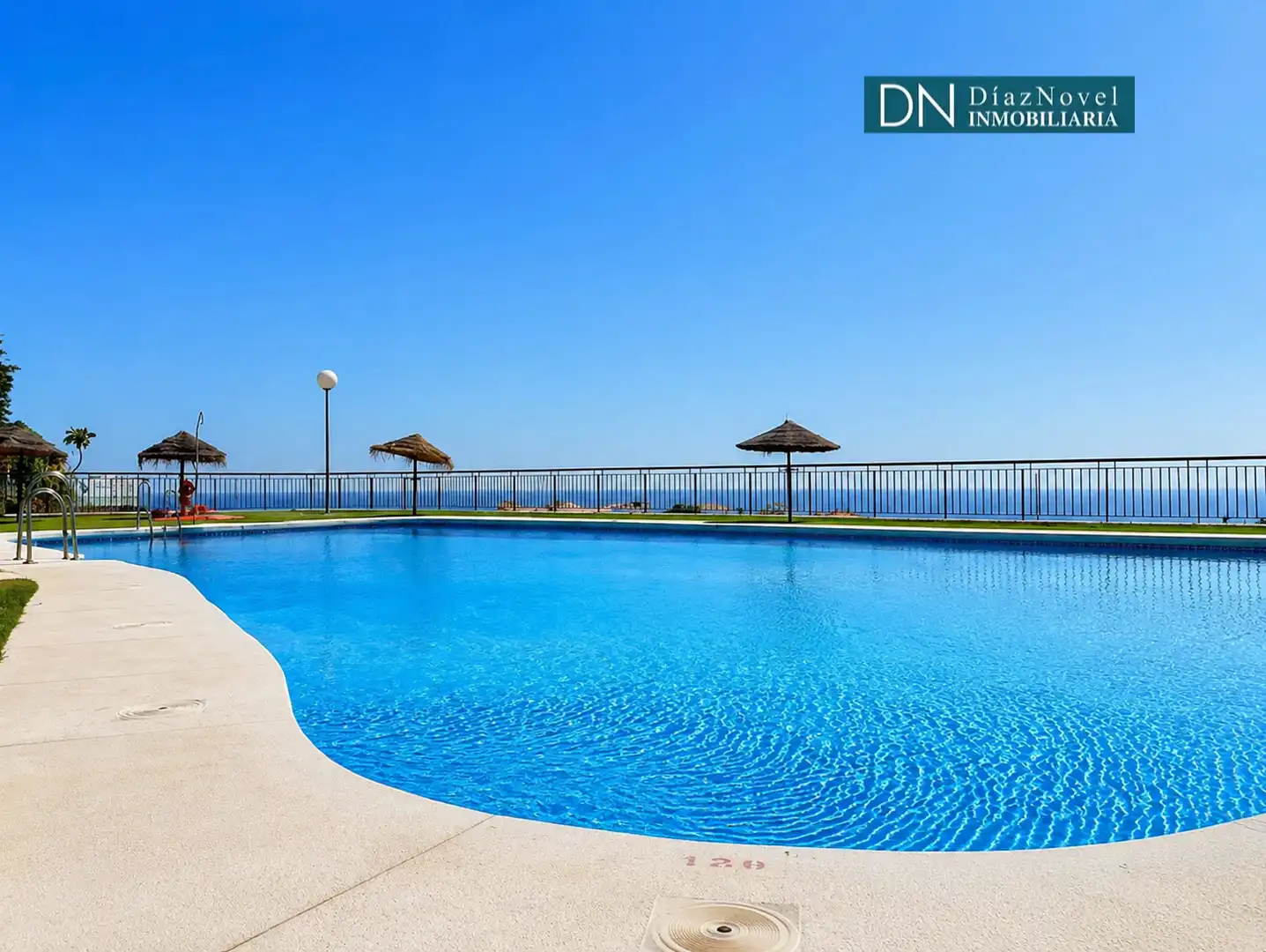 Piscina de Piso de alquiler en Rincón de la Victoria con Aire acondicionado, Terraza y Amueblado