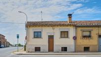 Vista exterior de Casa adosada en venda en Villafranca amb Terrassa