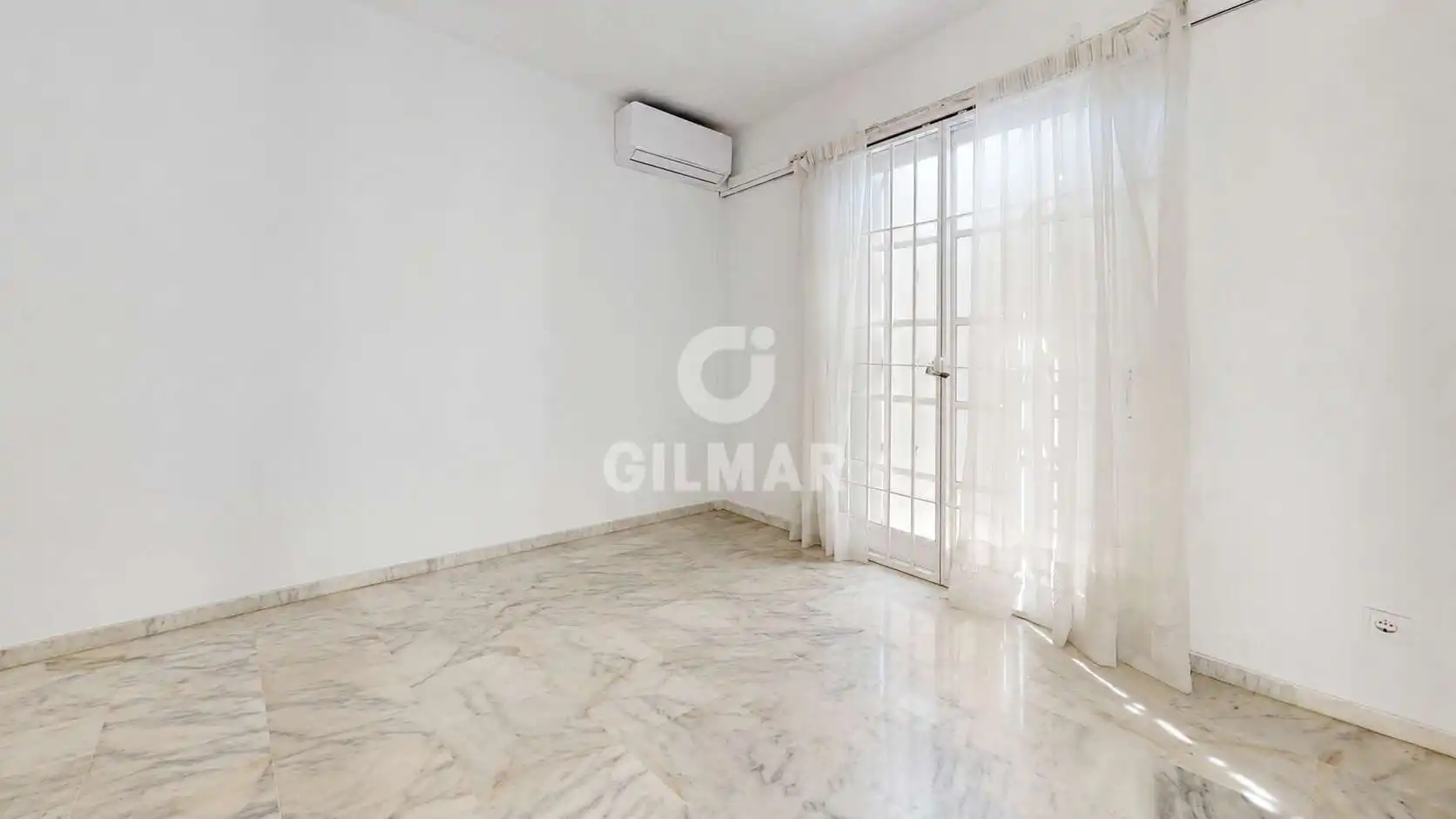Habitación de Casa adosada en venta en Fuengirola con Calefacción, Jardín privado y Piscina