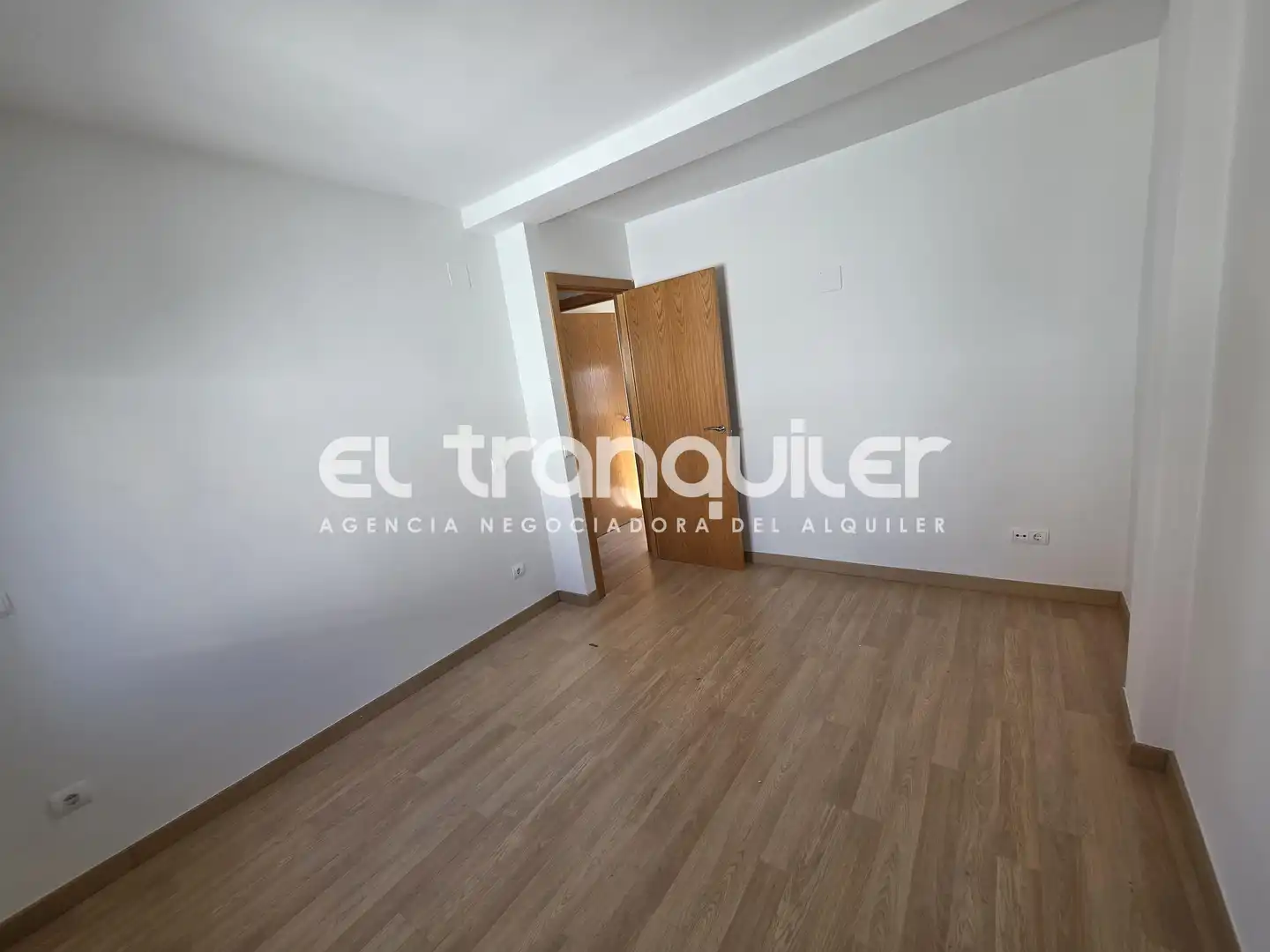 Flat for rent in Madrid  with Air Conditioner, Parquet flooring and Terrace