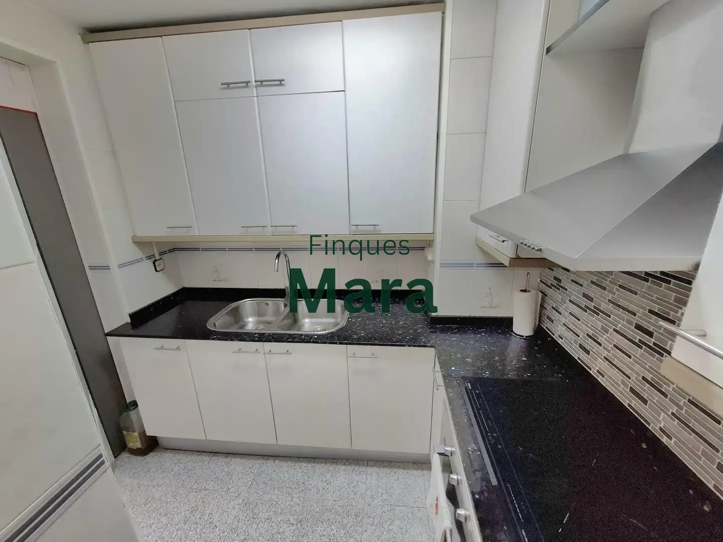 Cuina de Pis en venda en Sant Boi de Llobregat amb Aire condicionat, Calefacció i Piscina comunitària