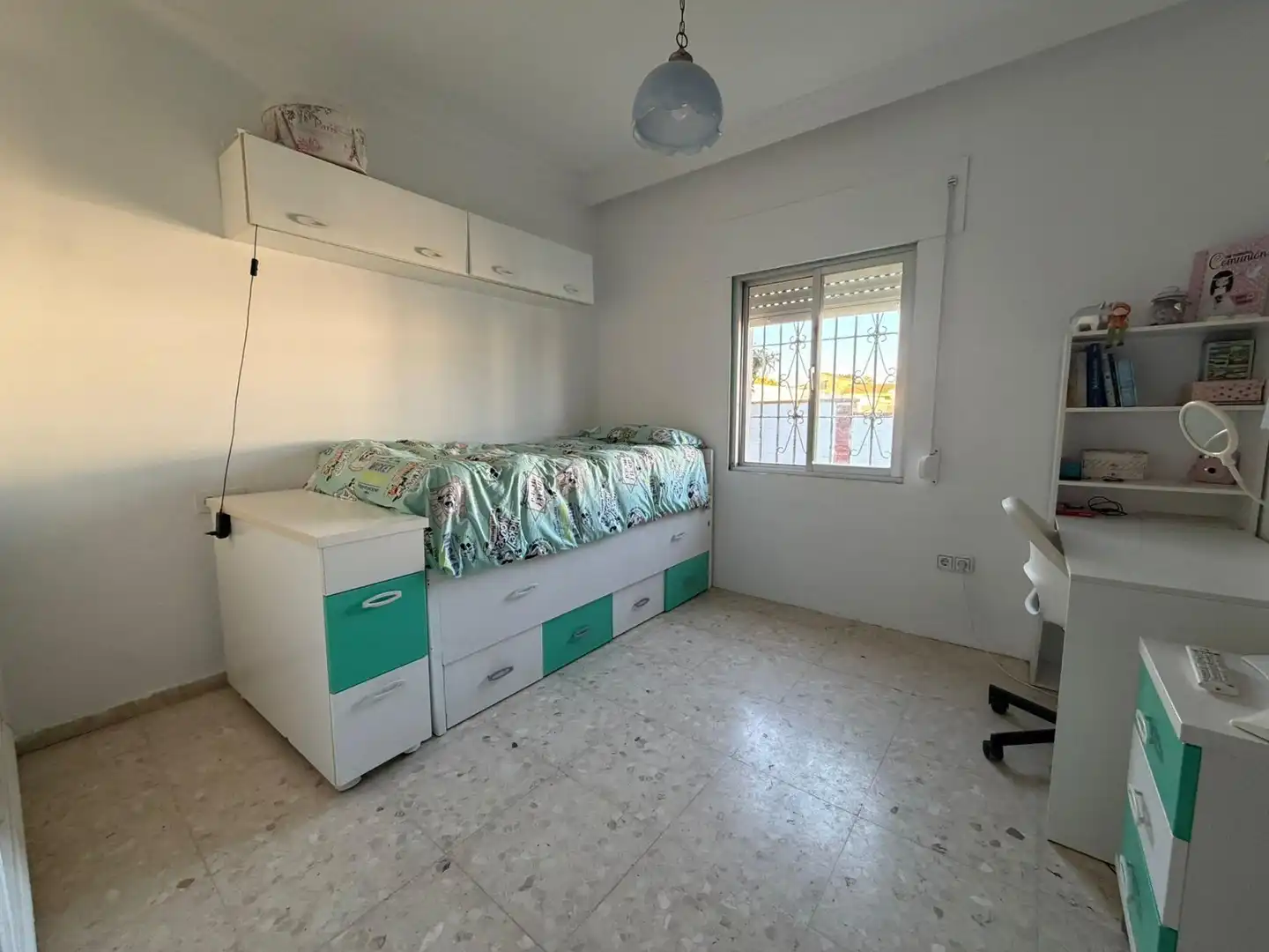 Habitación de Casa o chalet en venta en Chiclana de la Frontera con Jardín privado, Piscina y Amueblado
