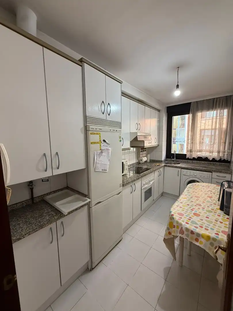 Küche von Wohnung zum Verkauf in Oviedo  mit Heizung, Terrasse und Abstellraum