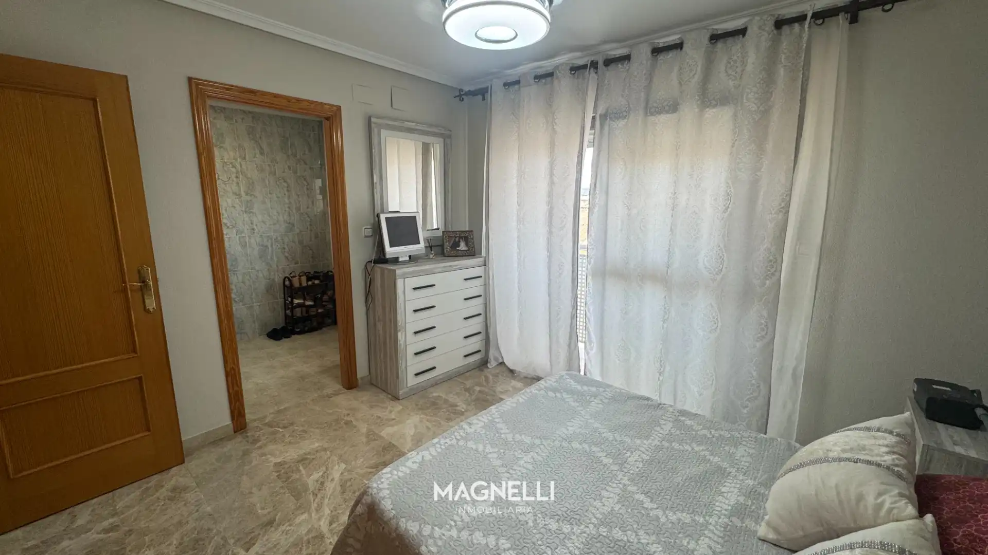 Habitación de Casa adosada en venta en Elda con Jardín privado, Amueblado y Balcón