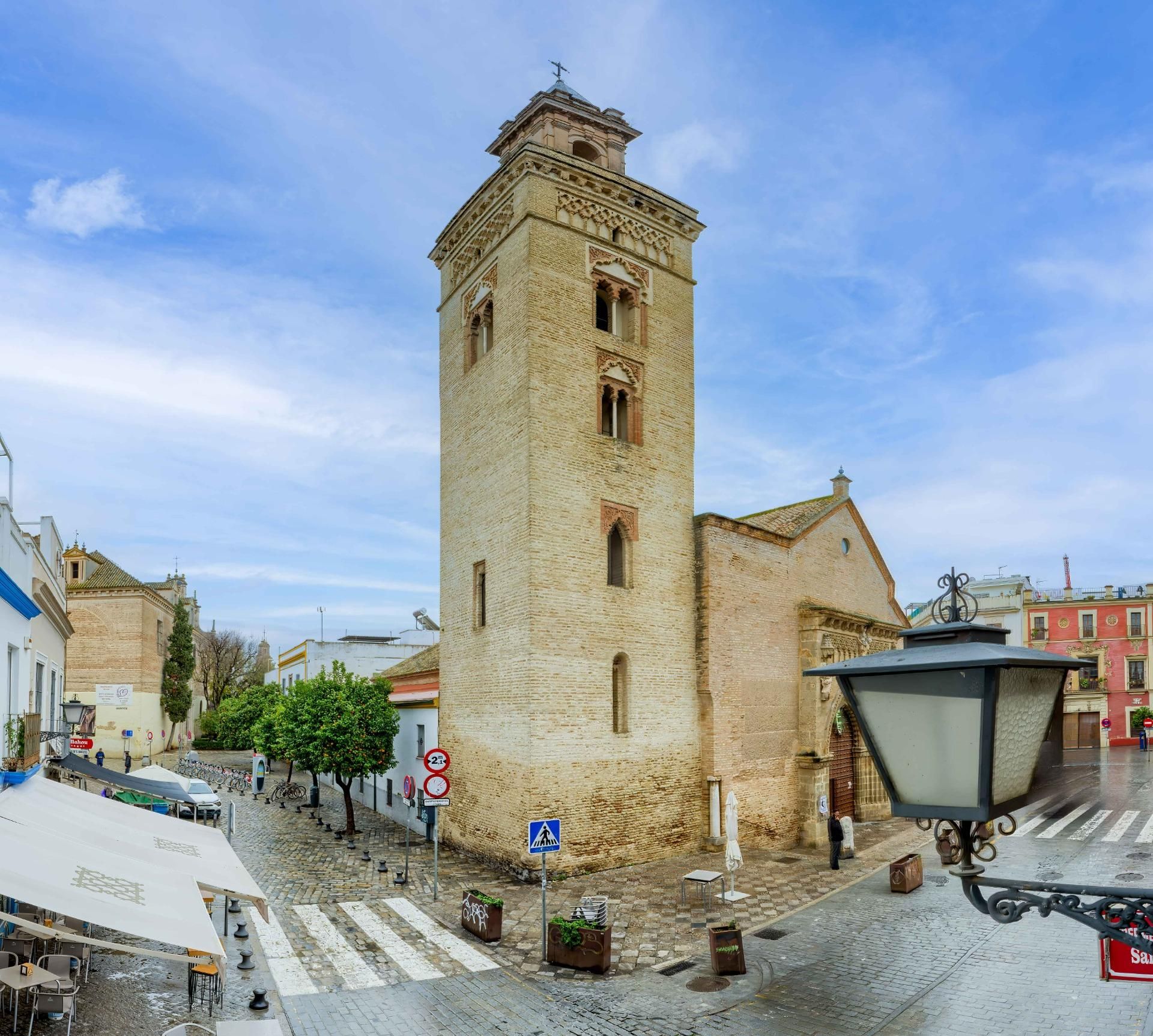 Exterior view of House or chalet for sale in  Sevilla Capital  with Air Conditioner, Terrace and Storage room