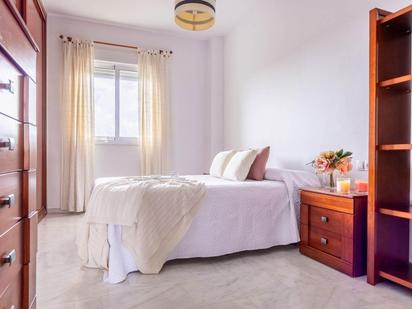 Bedroom of Flat for sale in  Sevilla Capital  with Air Conditioner, Heating and Private garden