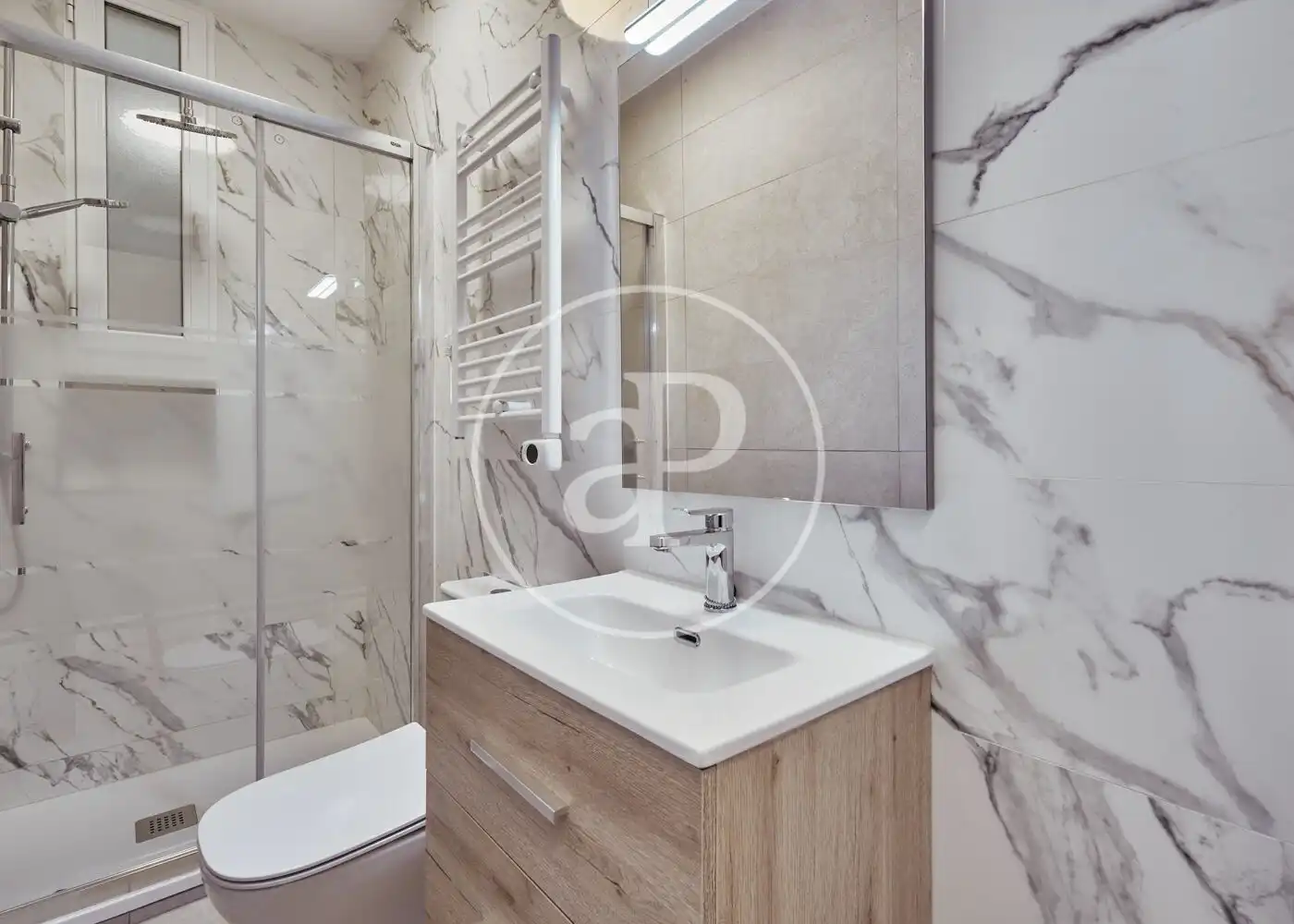 Bathroom of Flat for sale in Madrid  with Air Conditioner, Heating and Furnished
