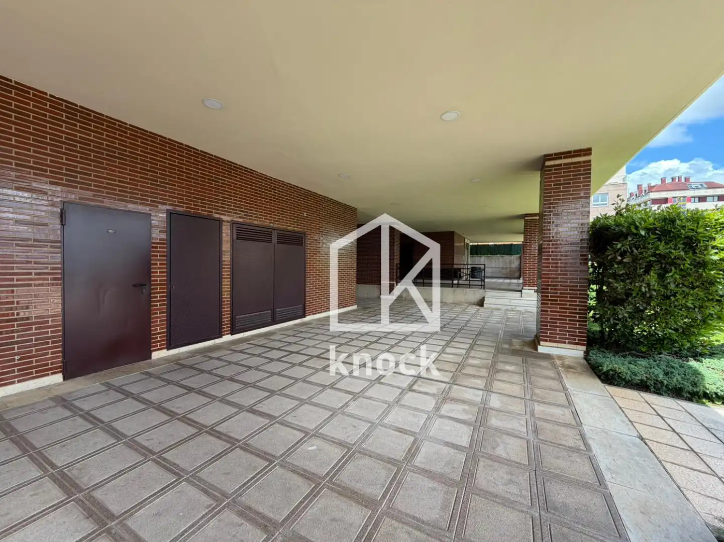 Terraza de Piso en venta en Oviedo  con Calefacción, Jardín privado y Trastero