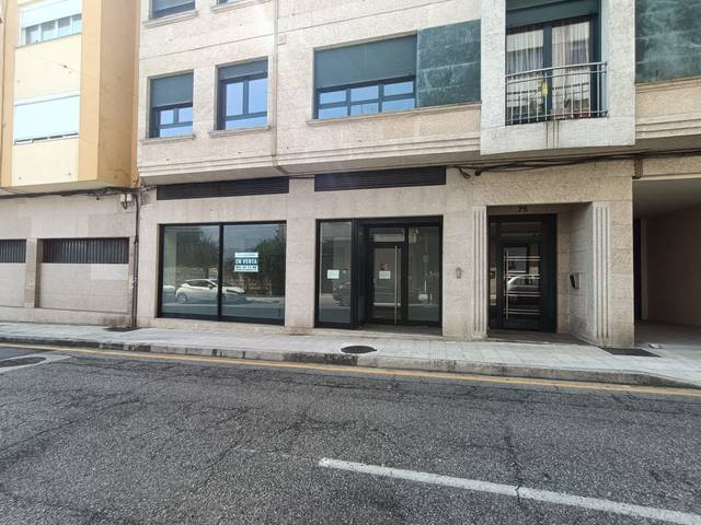 Local comercial en Venta en C/ Juan Bautista Andrade en O Burgo - Campus Universitario
