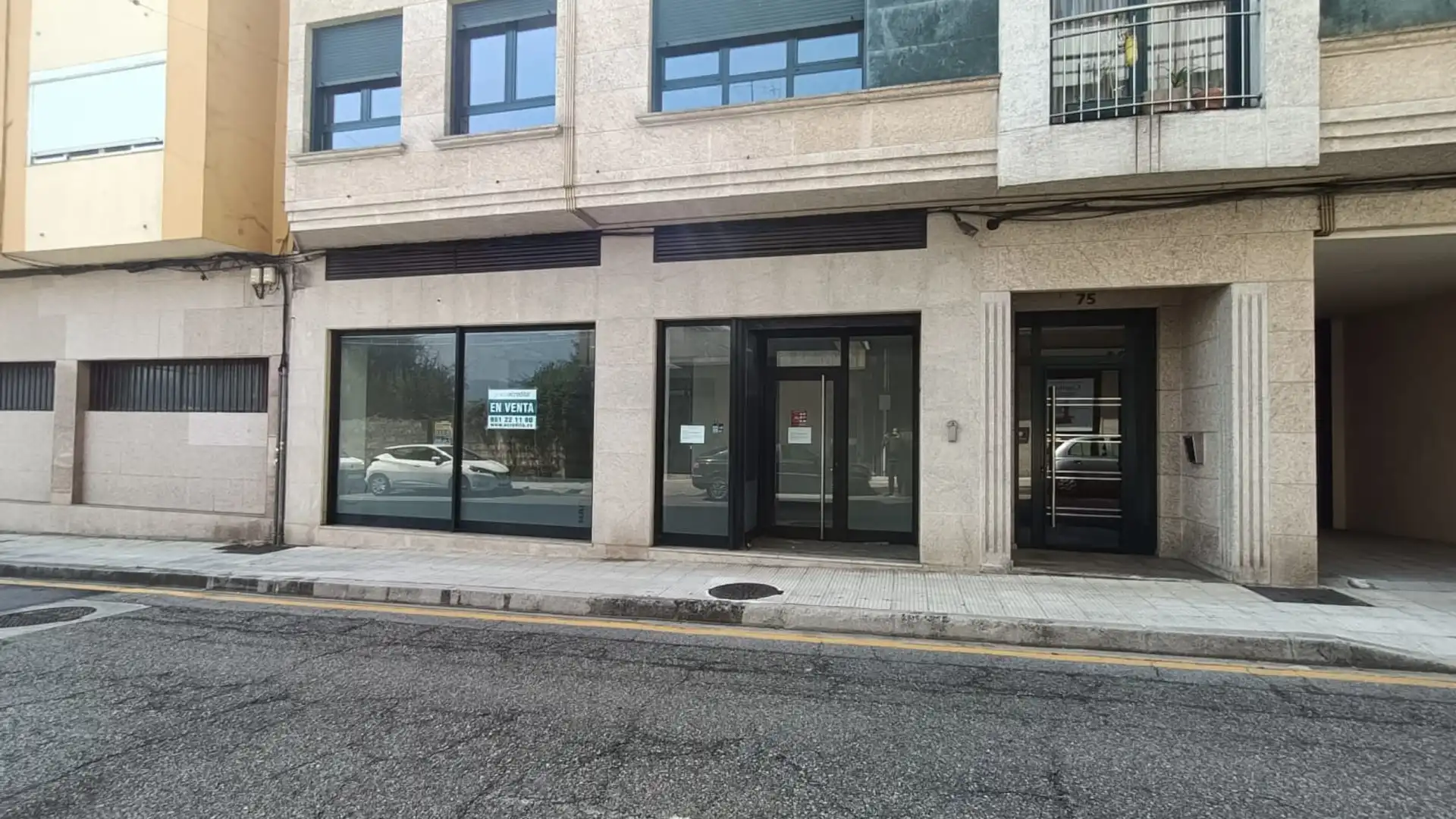 Vista exterior de Local en venta en Pontevedra Capital 