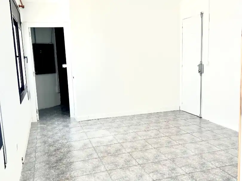 Business premises to rent in Anna María Ravell 11