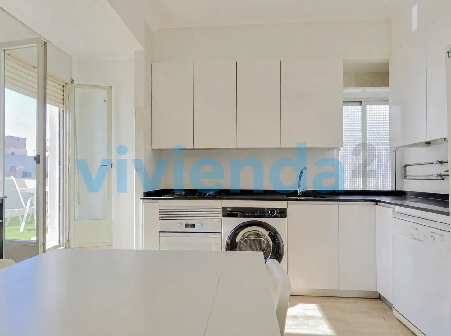 Cuina de Àtic en venda en Madrid amb Aire condicionat, Calefacció i Terrassa
