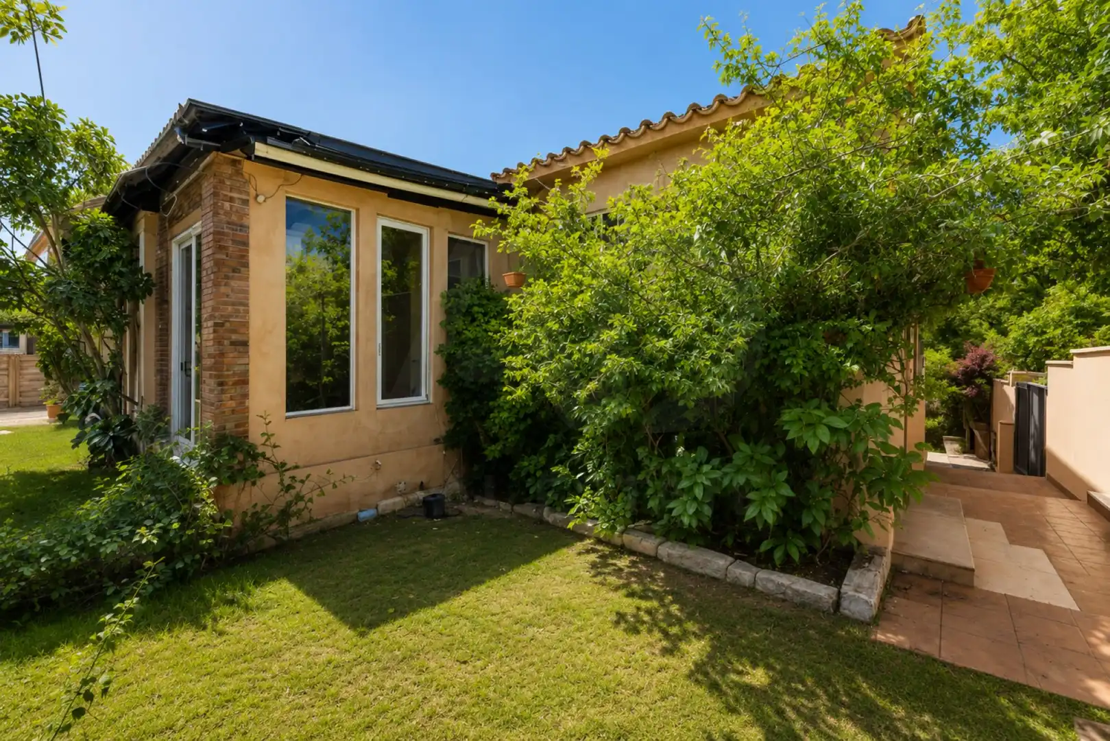 Vista exterior de Casa o xalet en venda en Marbella amb Aire condicionat i Terrassa