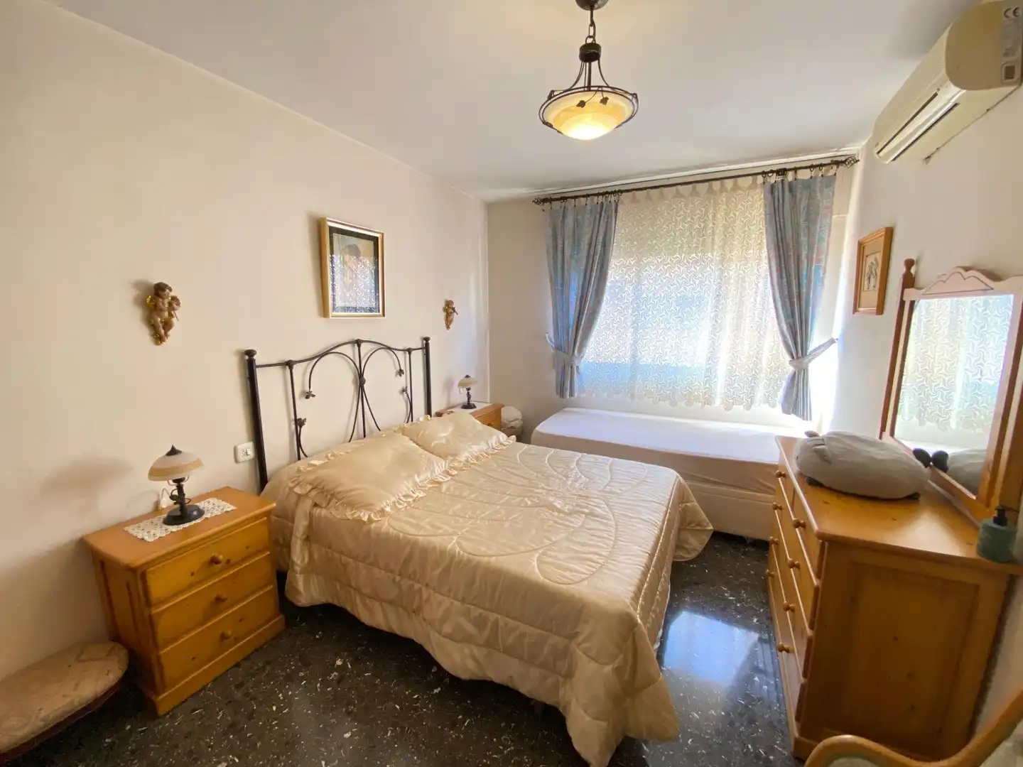 Schlafzimmer von Wohnung zum Verkauf in  Palma de Mallorca mit Klimaanlage, Abstellraum und Balkon