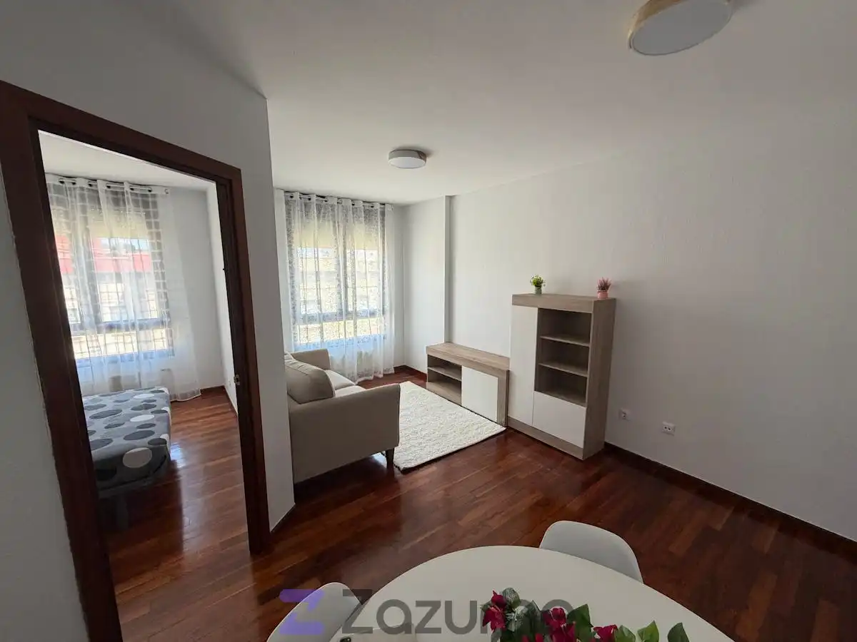 Living room of Flat for rent in Santander  with Heating, Parquet flooring and Storage room