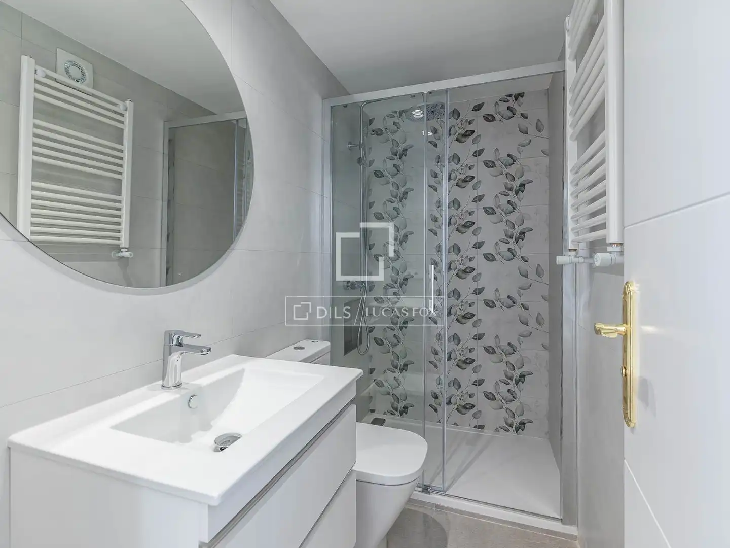 Bathroom of Attic for sale in Madrid  with Air Conditioner, Heating and Parquet flooring