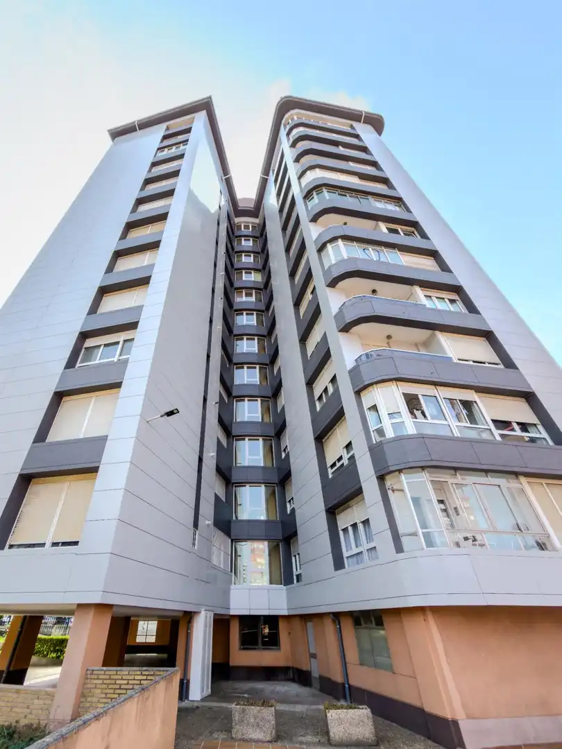 Vista exterior de Piso en venta en Santander con Calefacción y Balcón