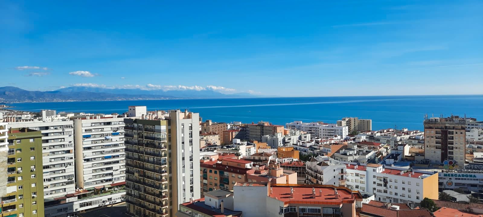 Vista exterior de Àtic en venda en Torremolinos amb Terrassa i Piscina comunitària