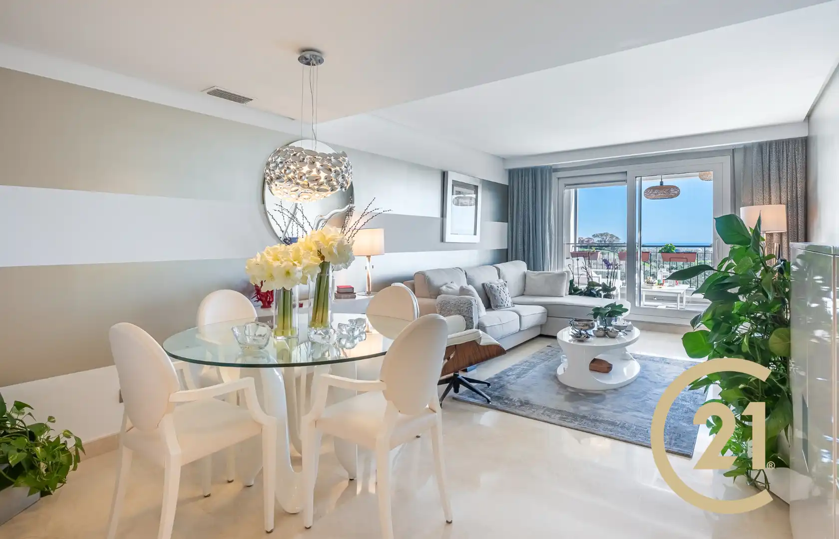 Sala de estar de Ático en venta en Benahavís con Aire acondicionado, Calefacción y Terraza