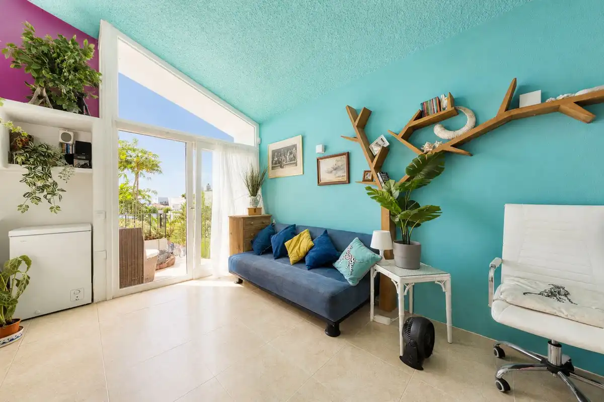 Sala de estar de Casa adosada en venta en Estepona con Aire acondicionado, Jardín privado y Terraza