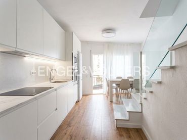 Adosado con balcón en venta en Vallirana