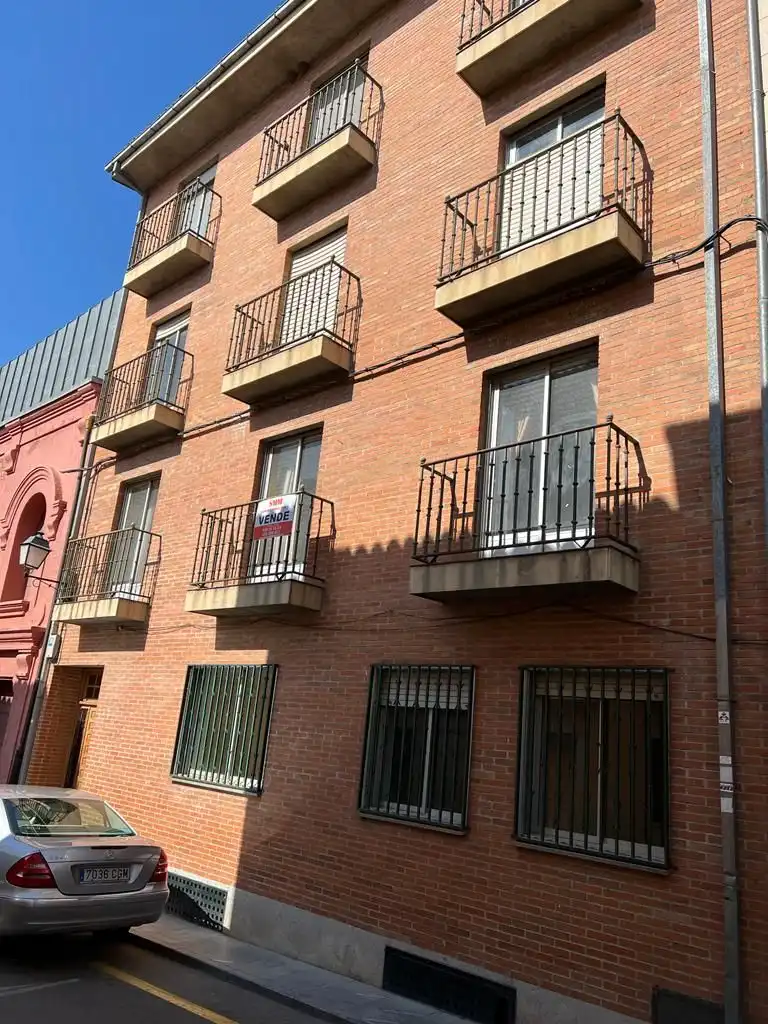 Vista exterior de Edificio en venta en El Barco de Ávila 