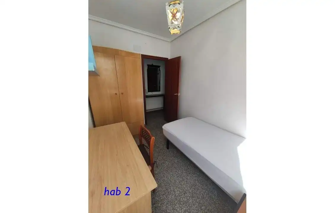 Bedroom of Flat for share in Elche / Elx