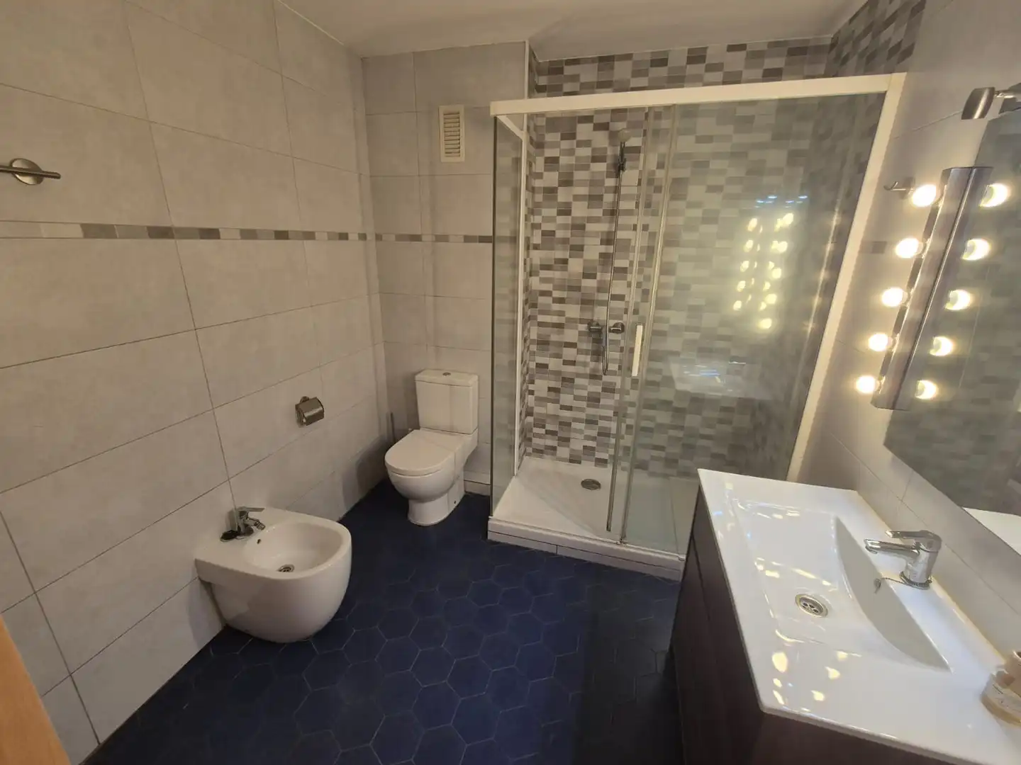 Badezimmer von Wohnung zur Miete in Nou Barris